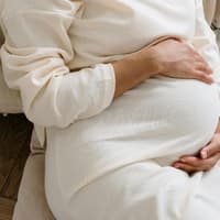 Kinderwunsch trotz chronischer Krankheit? Das müssen Sie wissen Frau ist schwanger trotz chronischer Krankheit